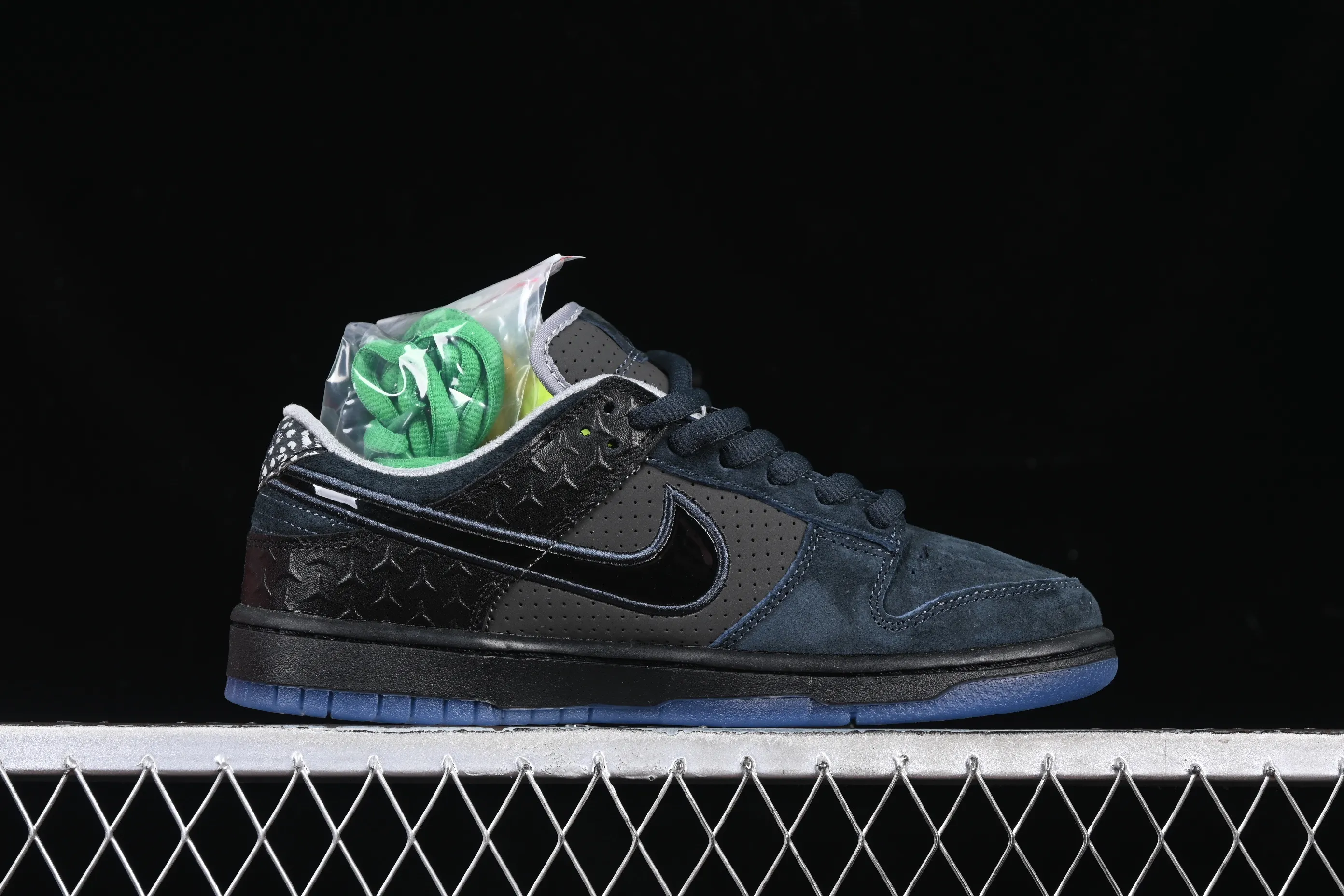 All categories Nk SB Dunk Series Nk SB Dunk Low low-top sneakers Division Street x Nk Dunk Low "Oregon Black" Oregon hidden color low-top casual sneakers HV1470-001